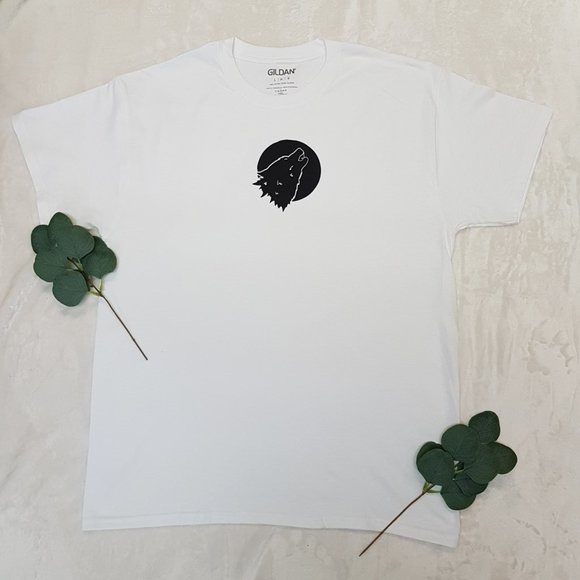 Wolf Howling At Moon Print Crew Neck T-Shirt - Picture 1 of 7